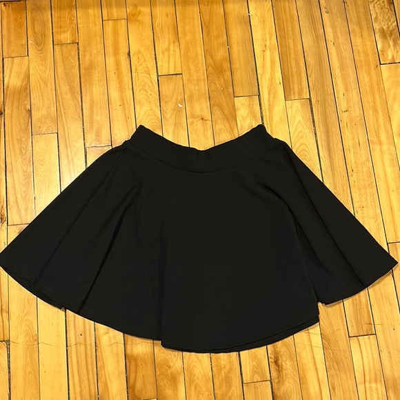Black short skirt - Picture 1 of 1